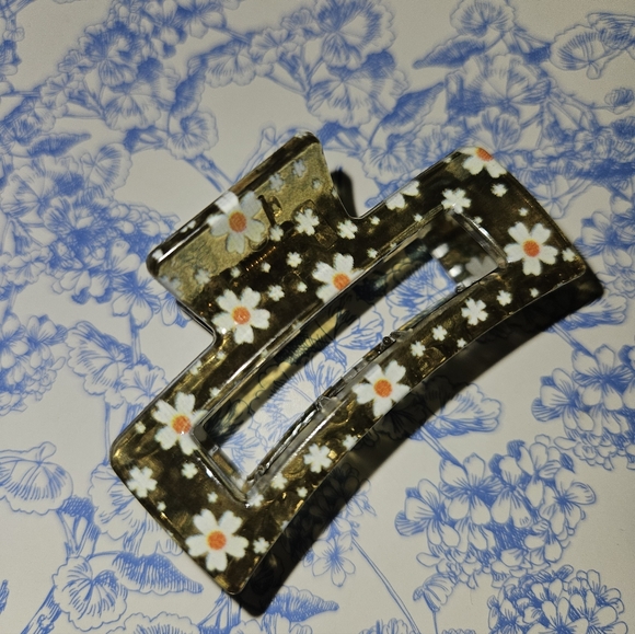 Boutique Accessories - Daisy Dreams Claw Clip Collection - Honey Mocha